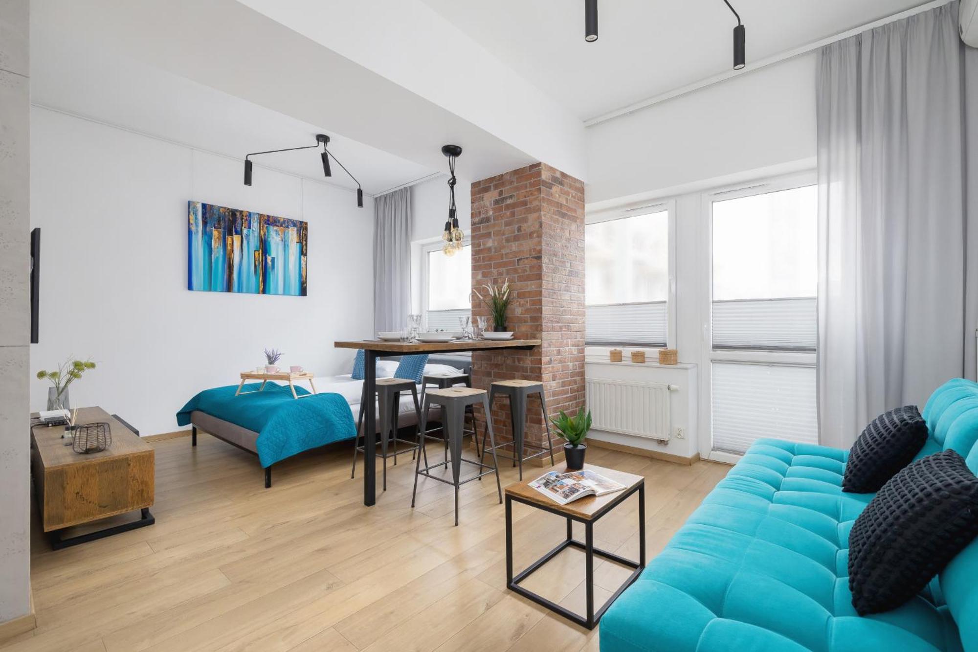 Turquoise Studio With Balcony & Air Conditioning By Renters