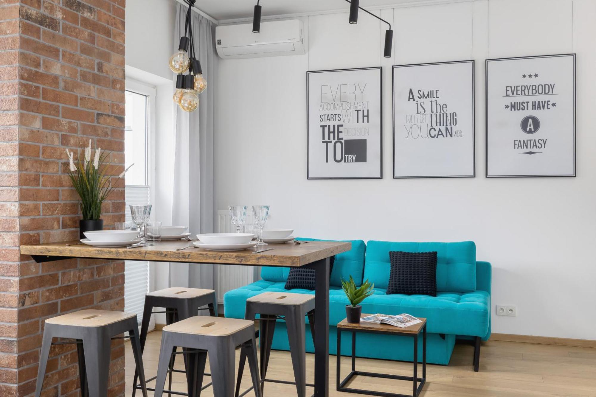 Turquoise Studio With Balcony & Air Conditioning By Renters Apartment