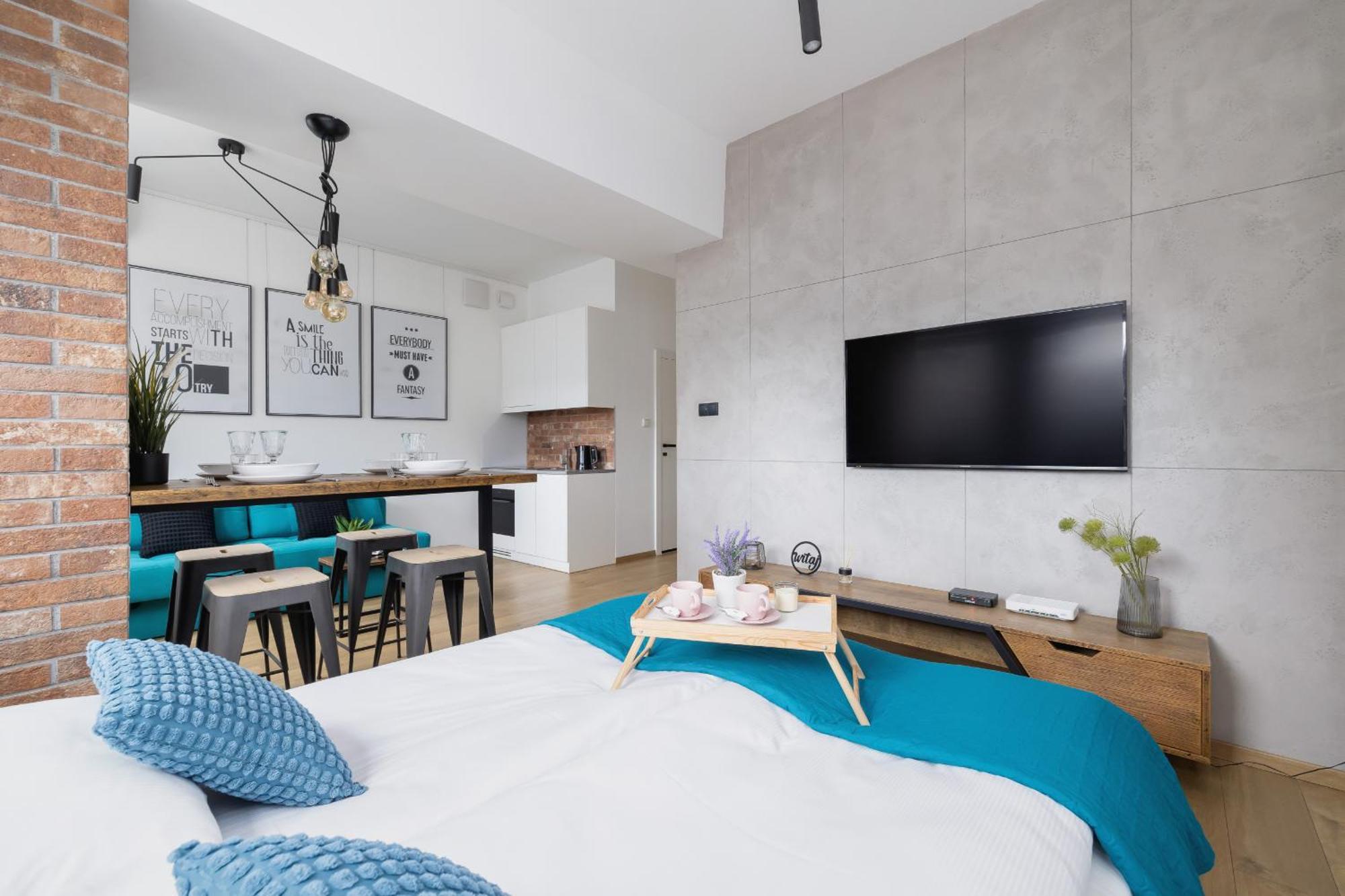 Apartment Turquoise Studio With Balcony & Air Conditioning By Renters *