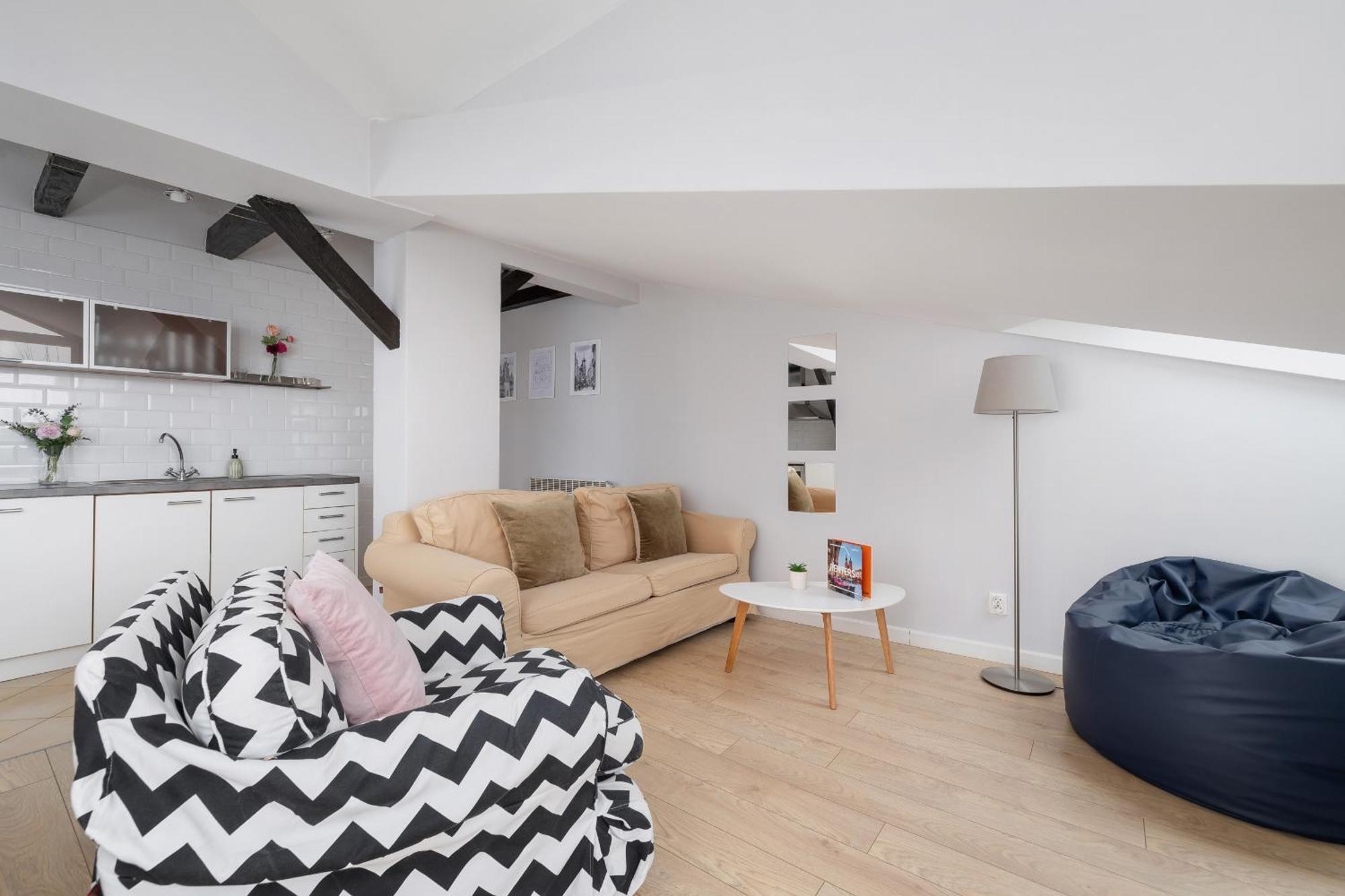 Apartament With 2 Bedrooms And Desks In The Center Of Cracow By Renters Kraków
