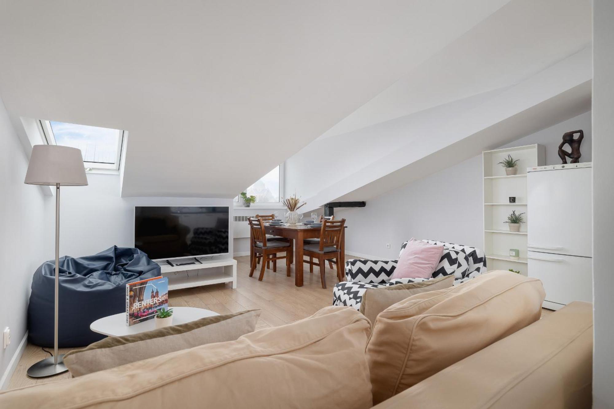 With 2 Bedrooms And Desks In The Center Of Cracow By Renters Apartament *