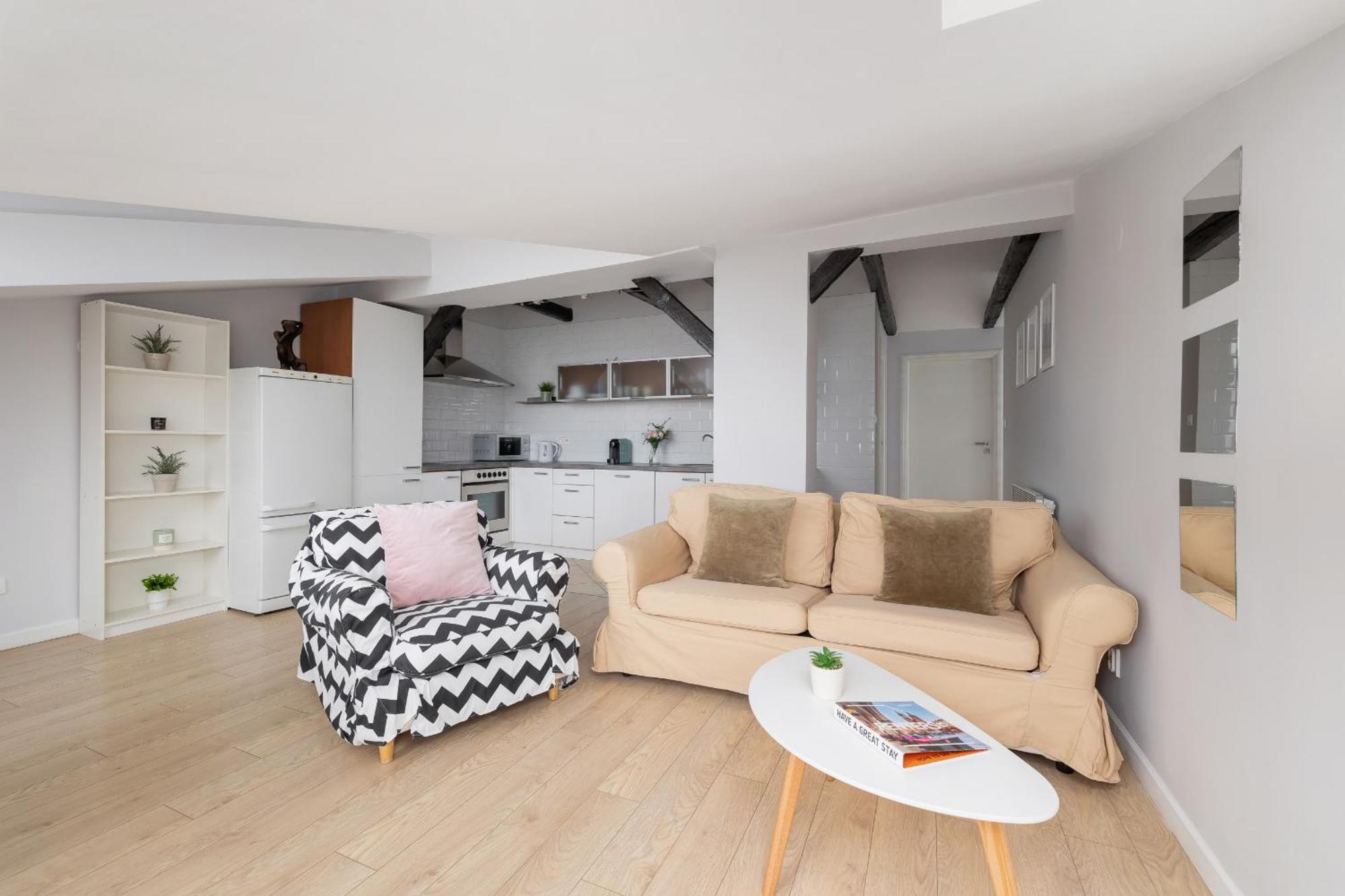 With 2 Bedrooms And Desks In The Center Of Cracow By Renters Apartament *