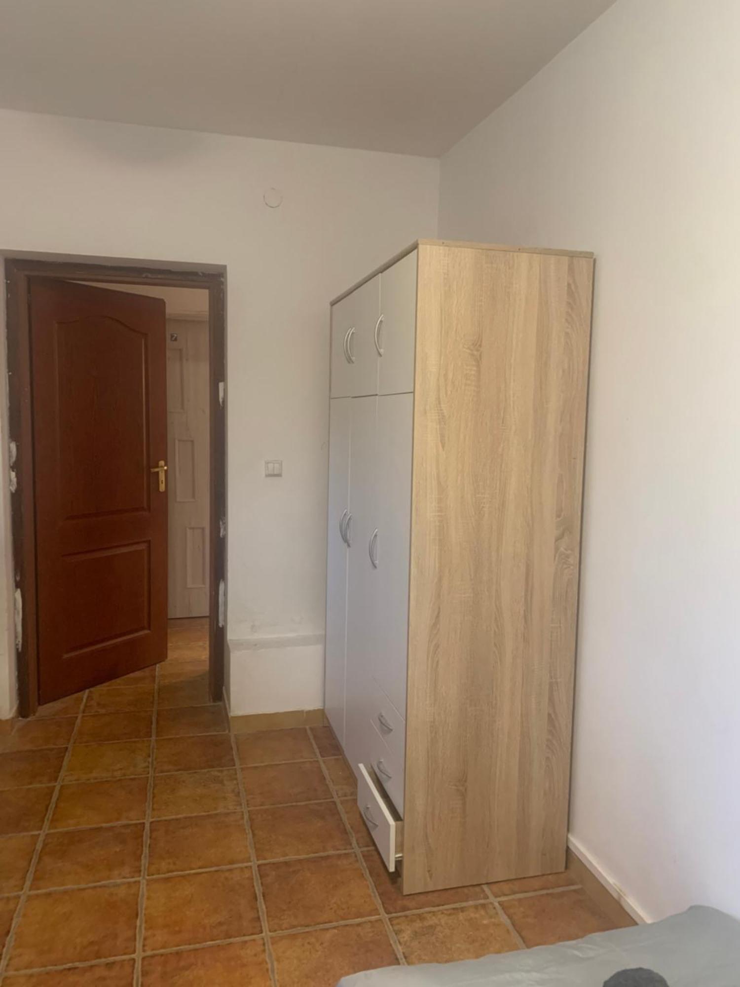 And Affordable In Basement Homestay Krakow