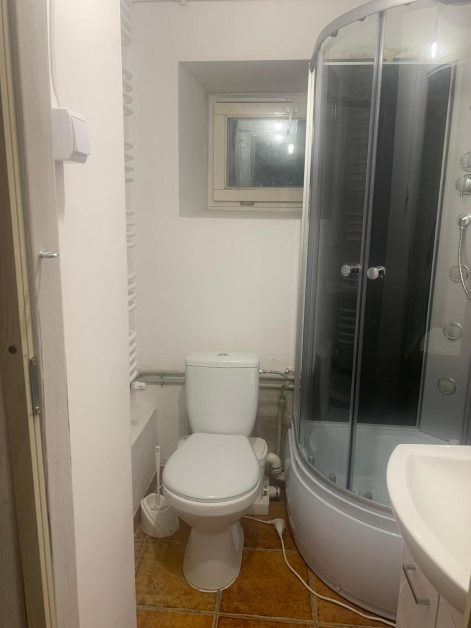 And Affordable In Basement Homestay *