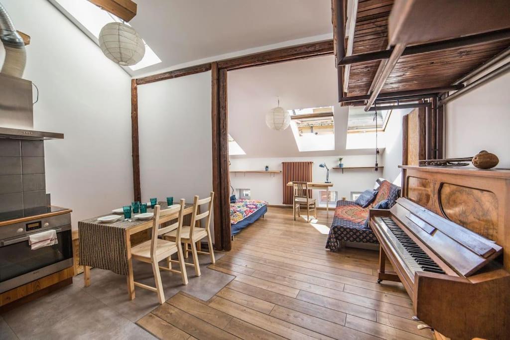 Unique Spot In The Very Center Apartment