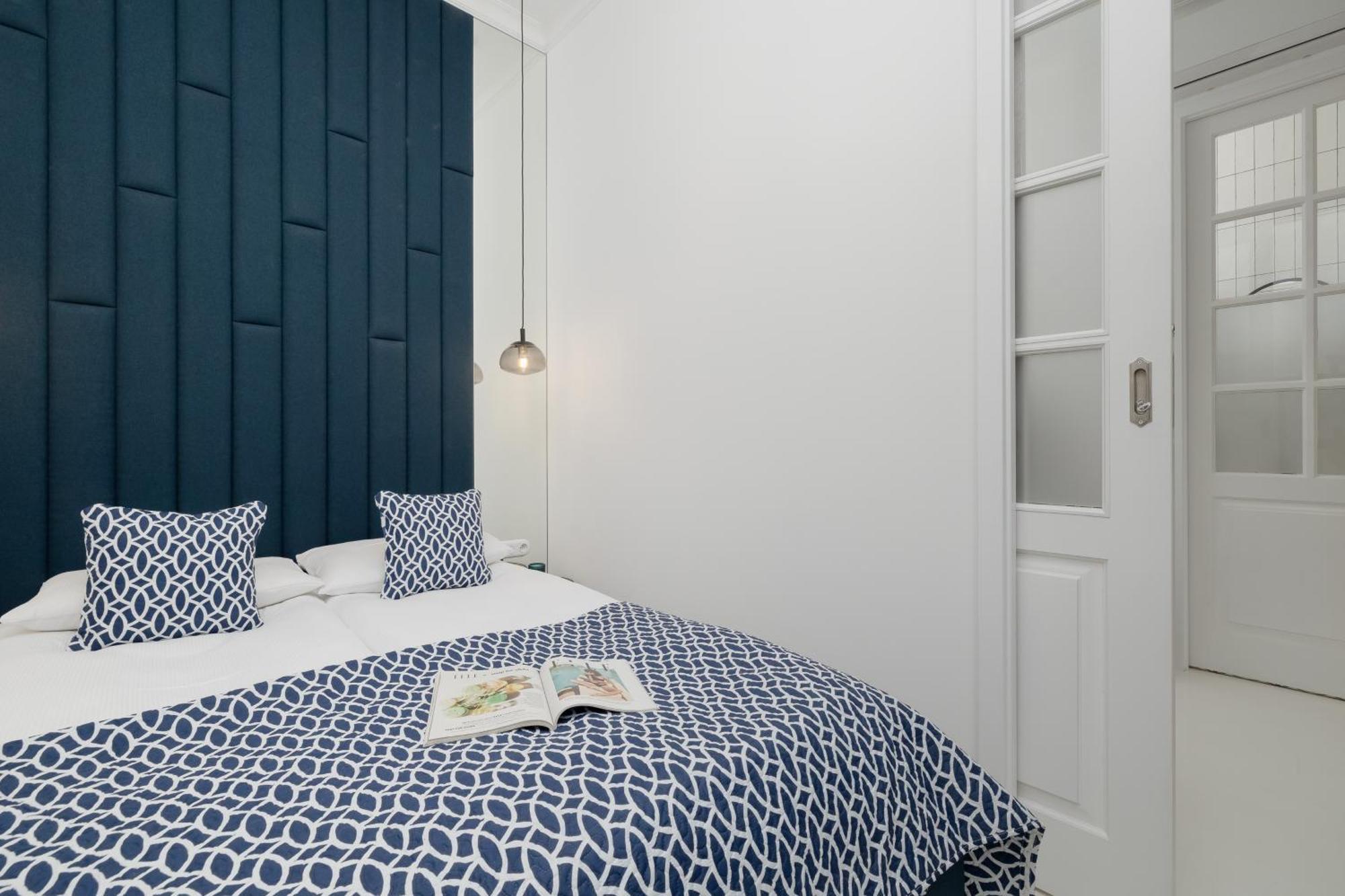 Dietla One Bedroom With Air Conditioning & Balcony By Renters Apartment *