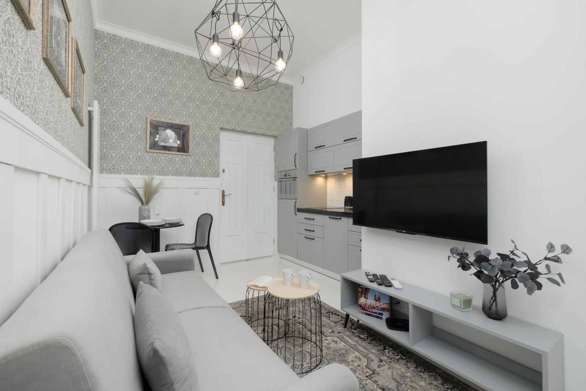 Dietla One Bedroom With Air Conditioning & Balcony By Renters *