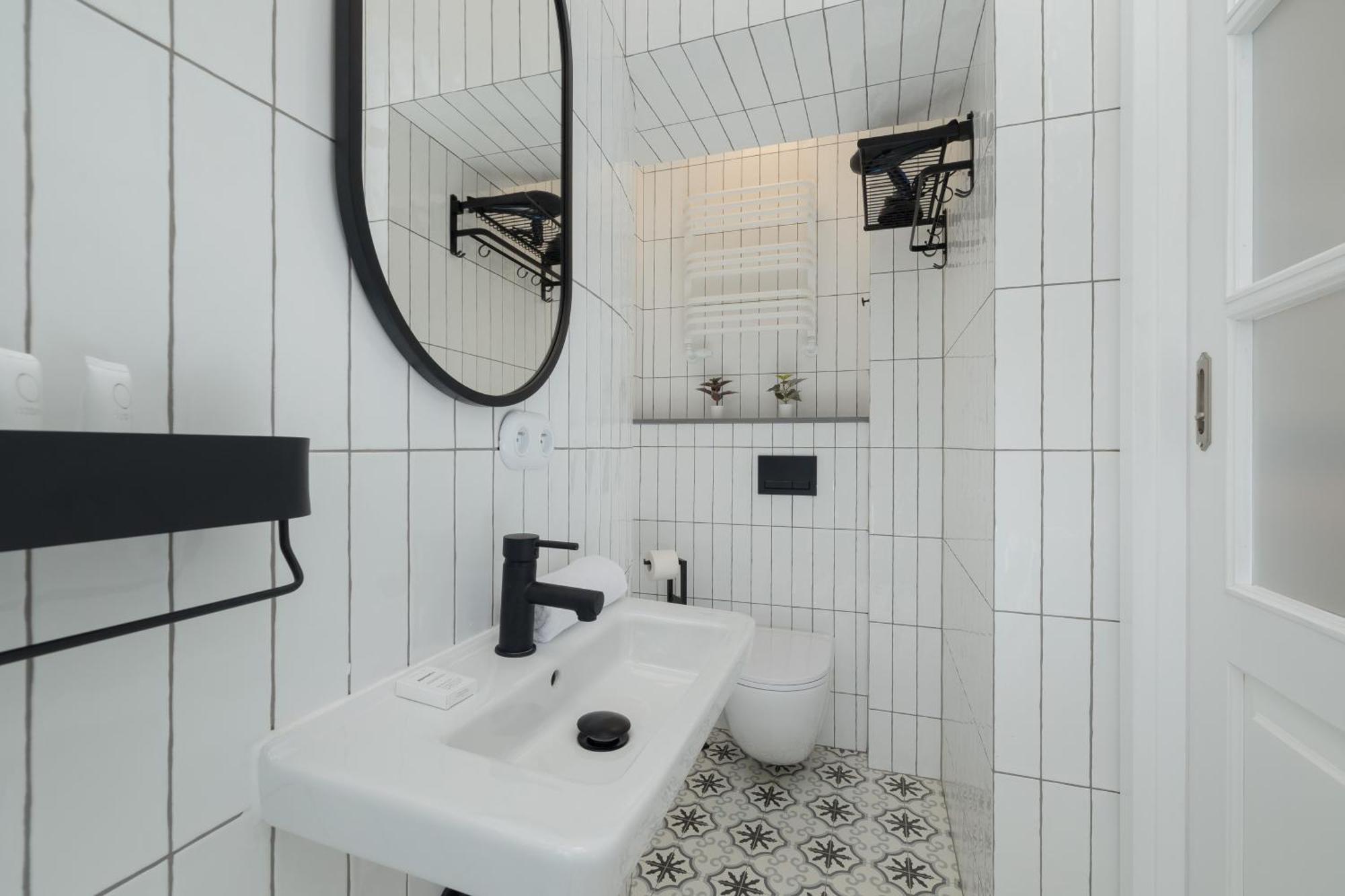 Dietla One Bedroom With Air Conditioning & Balcony By Renters
