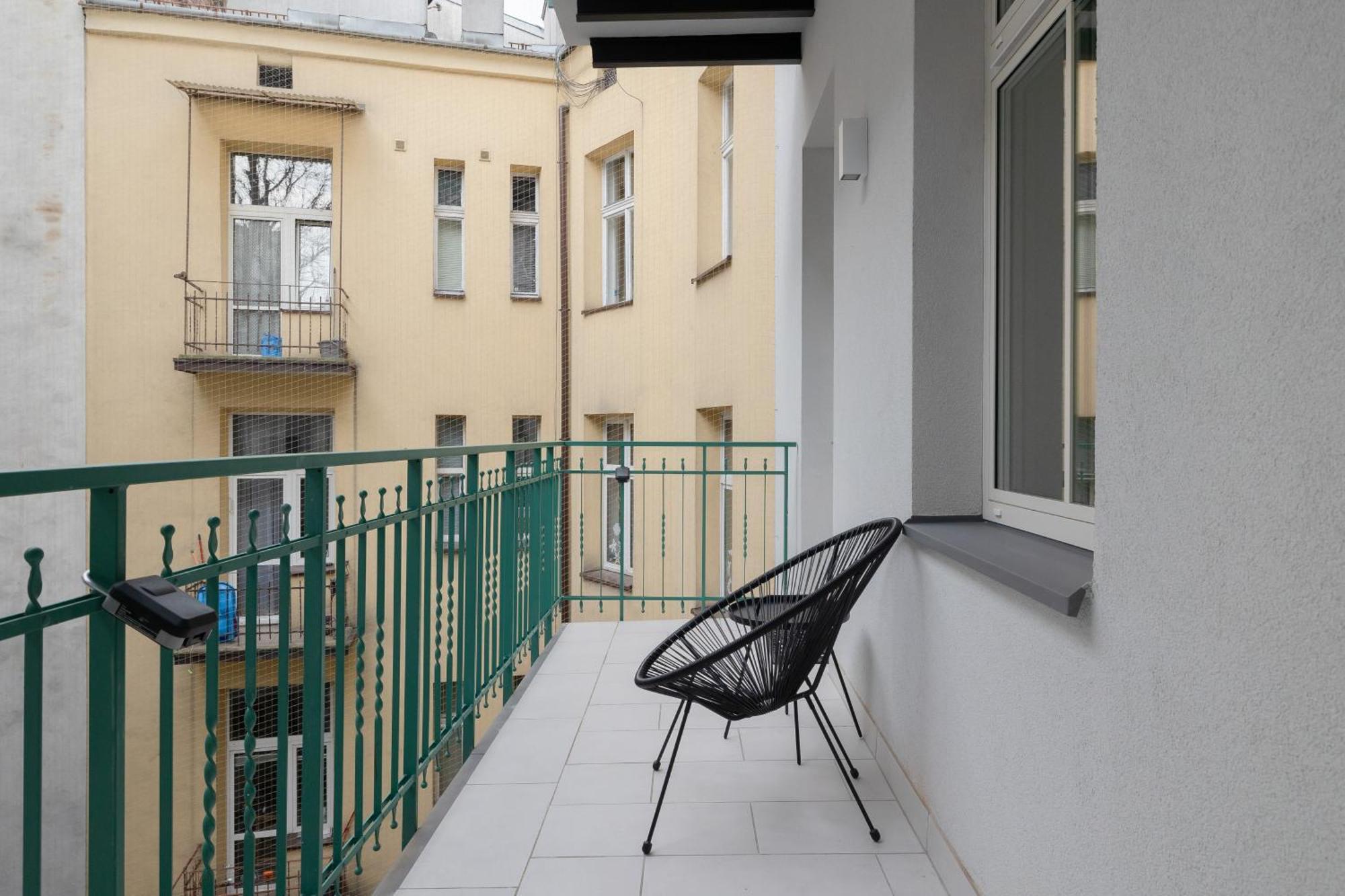 Dietla One Bedroom With Air Conditioning & Balcony By Renters Apartment