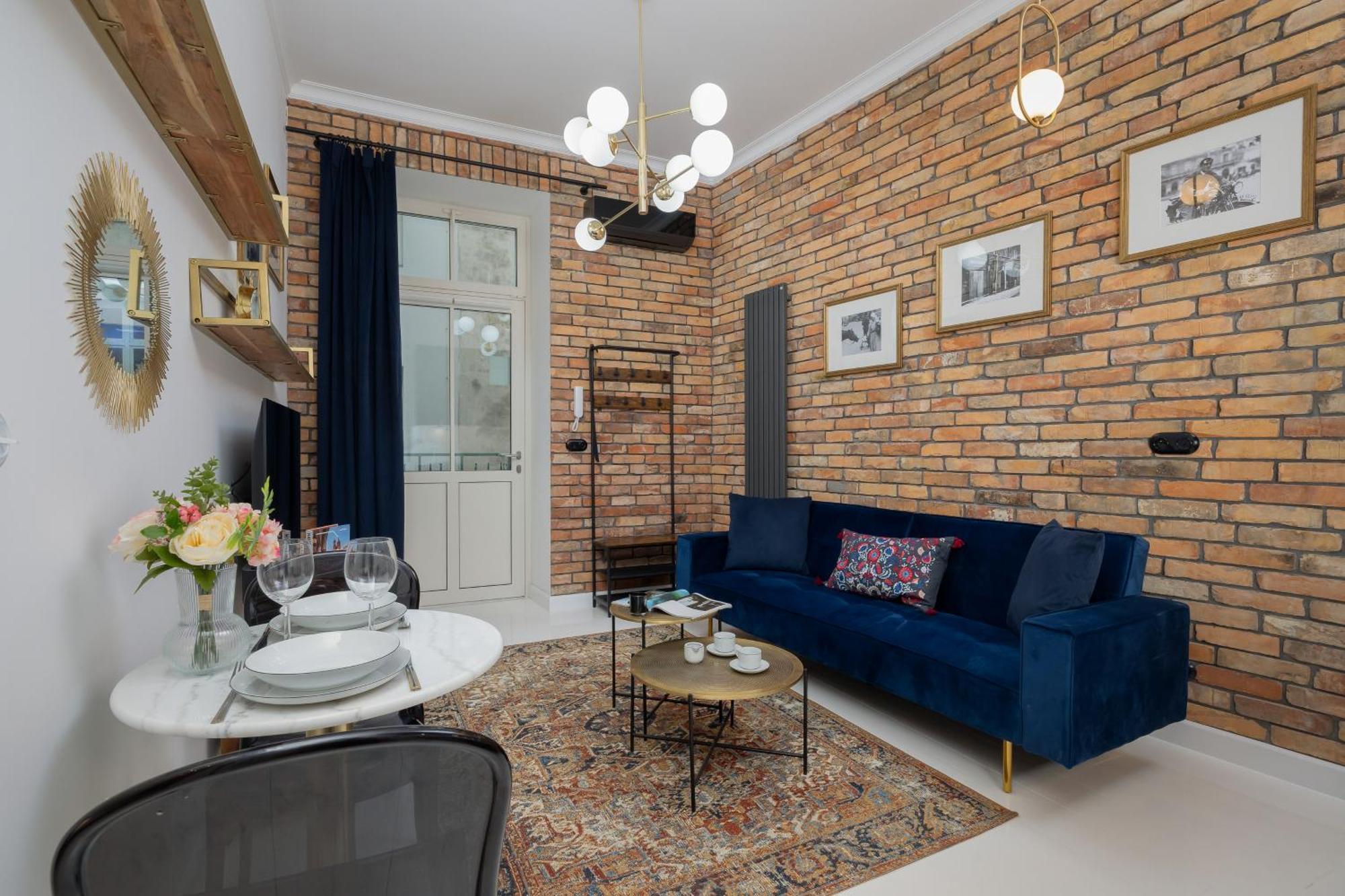 Dietla One Bedroom With Air Conditioning & Balcony By Renters Apartment