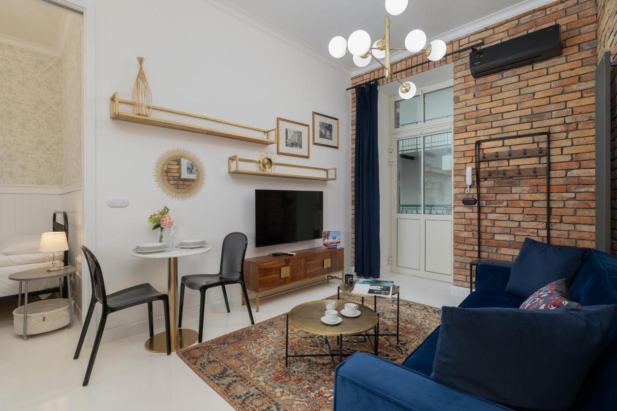 Dietla One Bedroom With Air Conditioning & Balcony By Renters Apartment *
