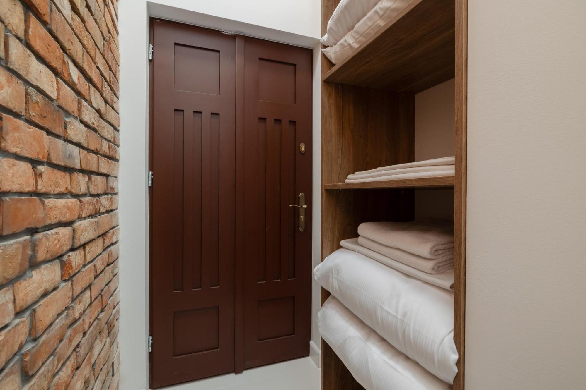 Dietla One Bedroom With Air Conditioning & Balcony By Renters * Krakow