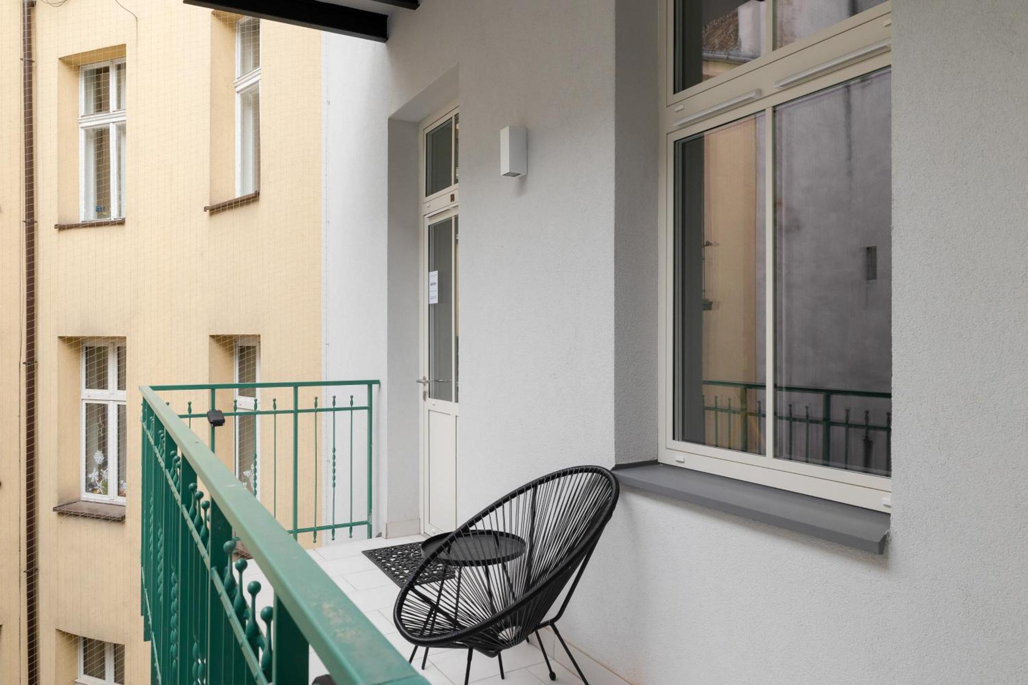 Dietla One Bedroom With Air Conditioning & Balcony By Renters Apartment