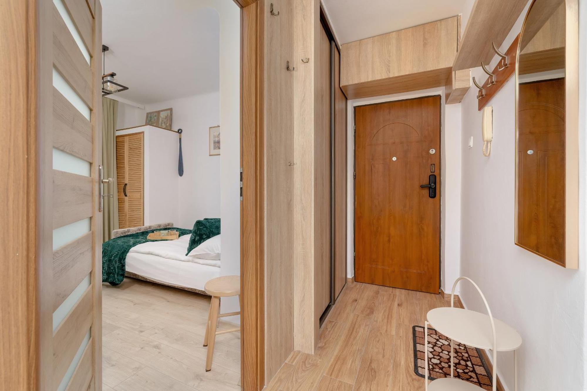 Comfortable With Balcony In By Rent Like Apartamento Cracóvia