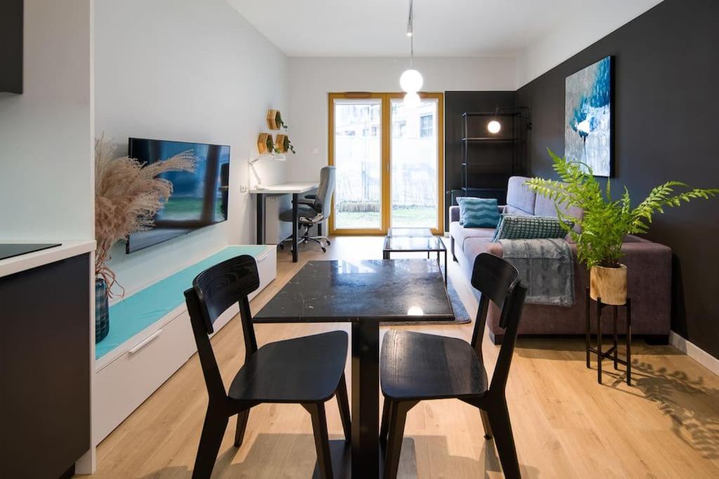 Modern Next To Train Station Apartment