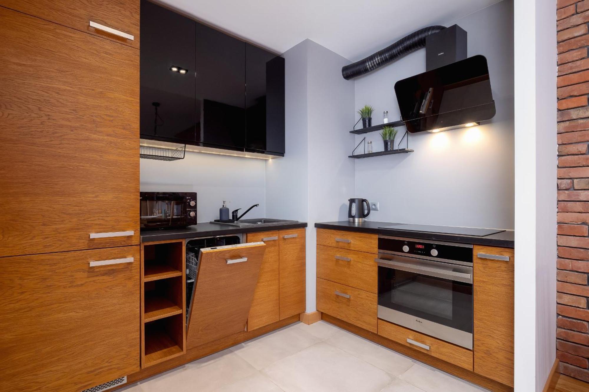 Industrial Fredry With Parking By Renters Apartament Kraków
