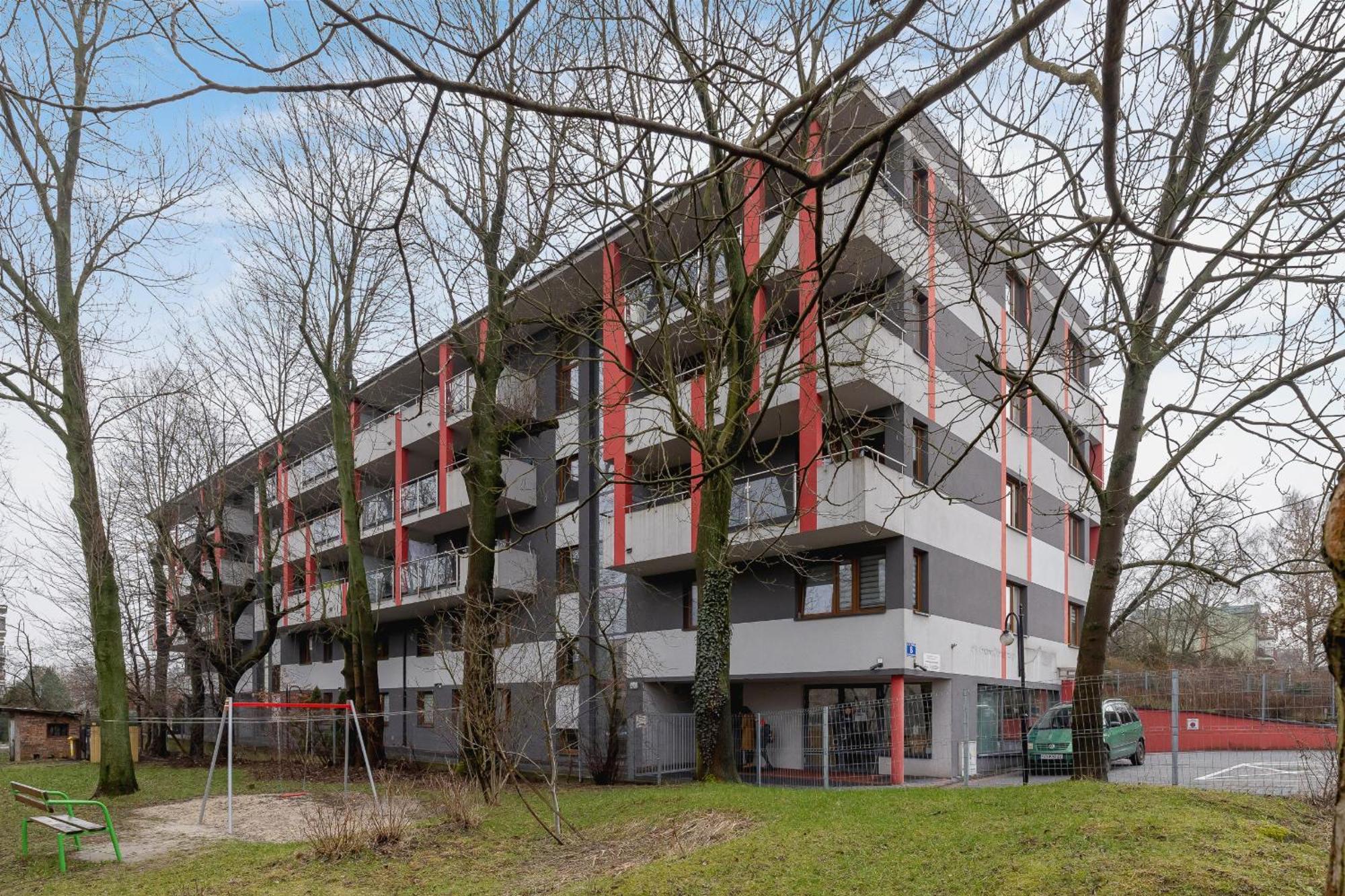 Industrial Fredry With Parking By Renters Apartament