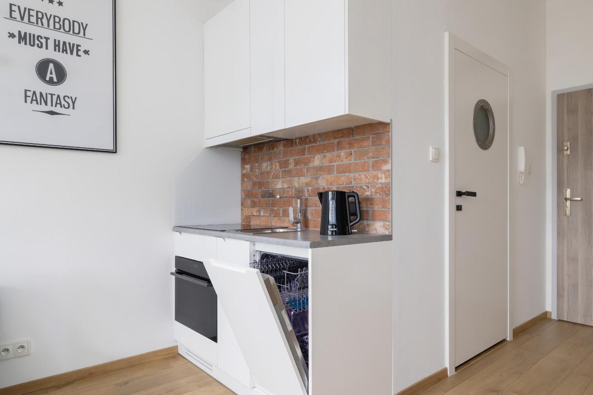 Apartment Turquoise Studio With Balcony & Air Conditioning By Renters Krakow
