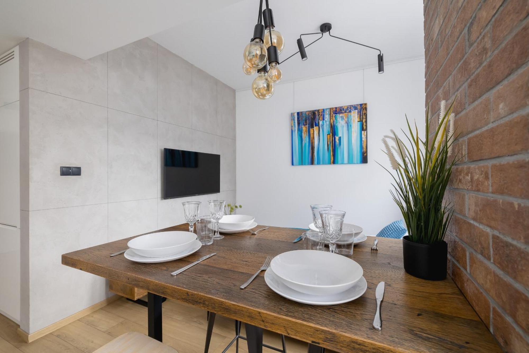 Turquoise Studio With Balcony & Air Conditioning By Renters Krakow