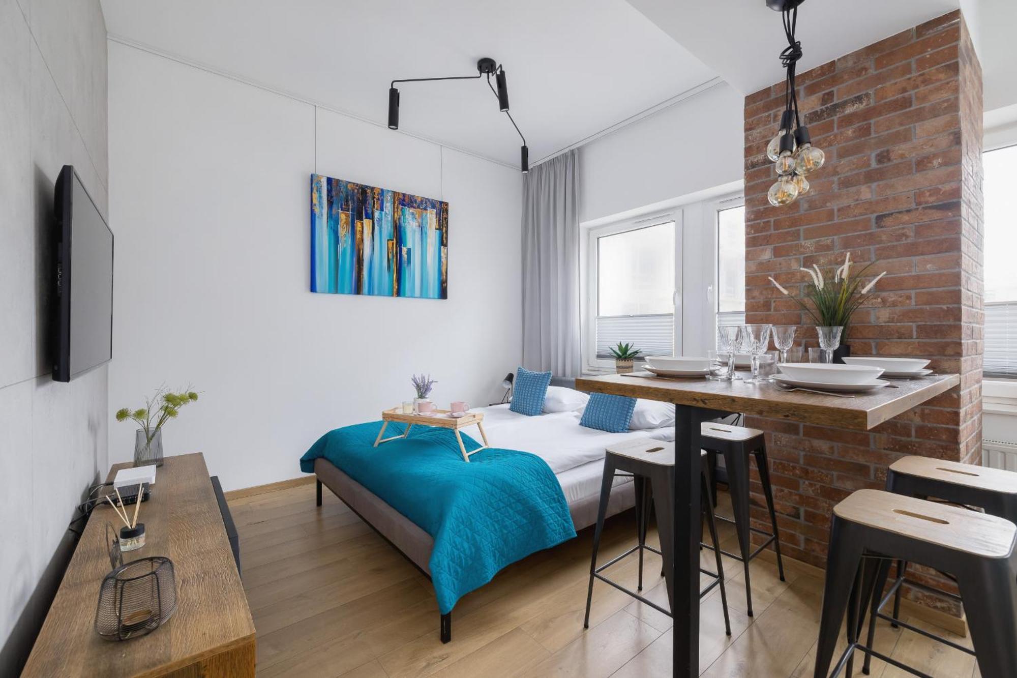 Turquoise Studio With Balcony & Air Conditioning By Renters