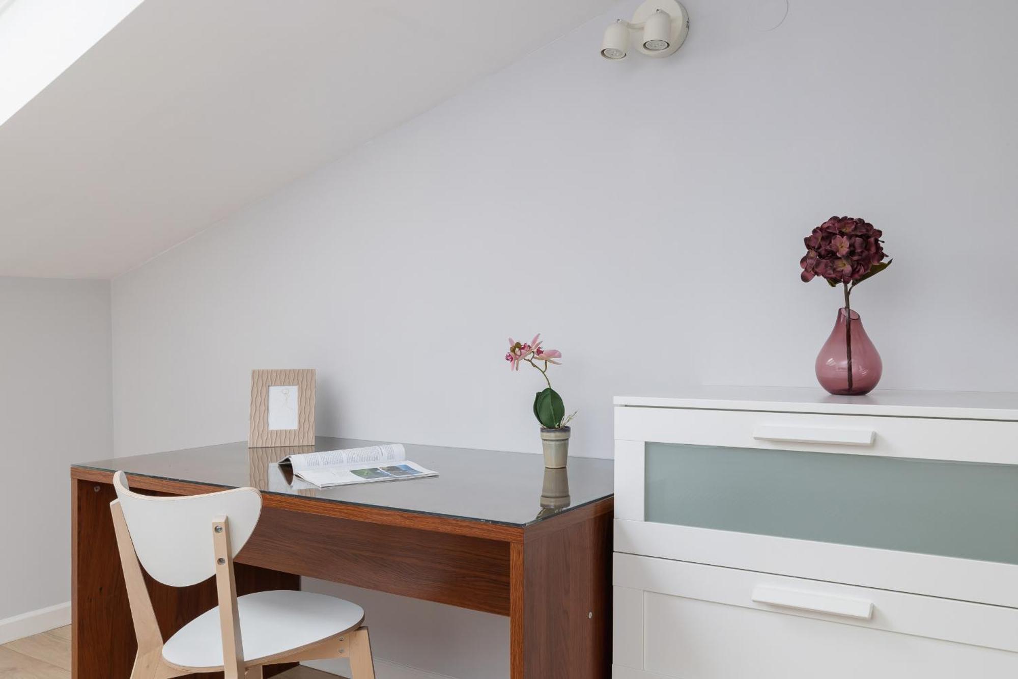 With 2 Bedrooms And Desks In The Center Of Cracow By Renters Apartament *