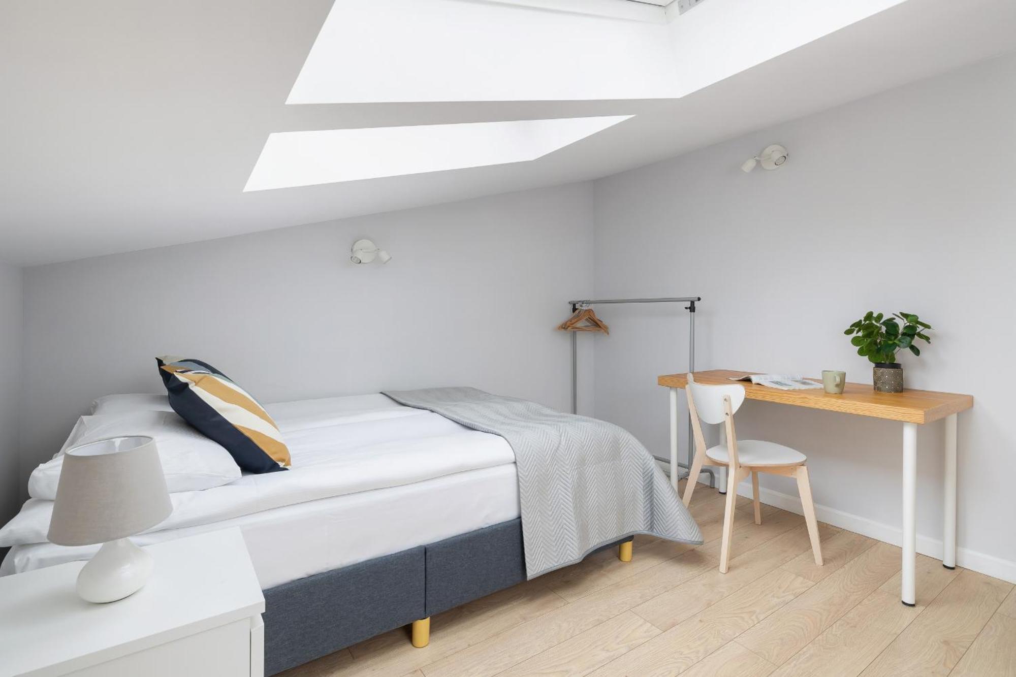 With 2 Bedrooms And Desks In The Center Of Cracow By Renters