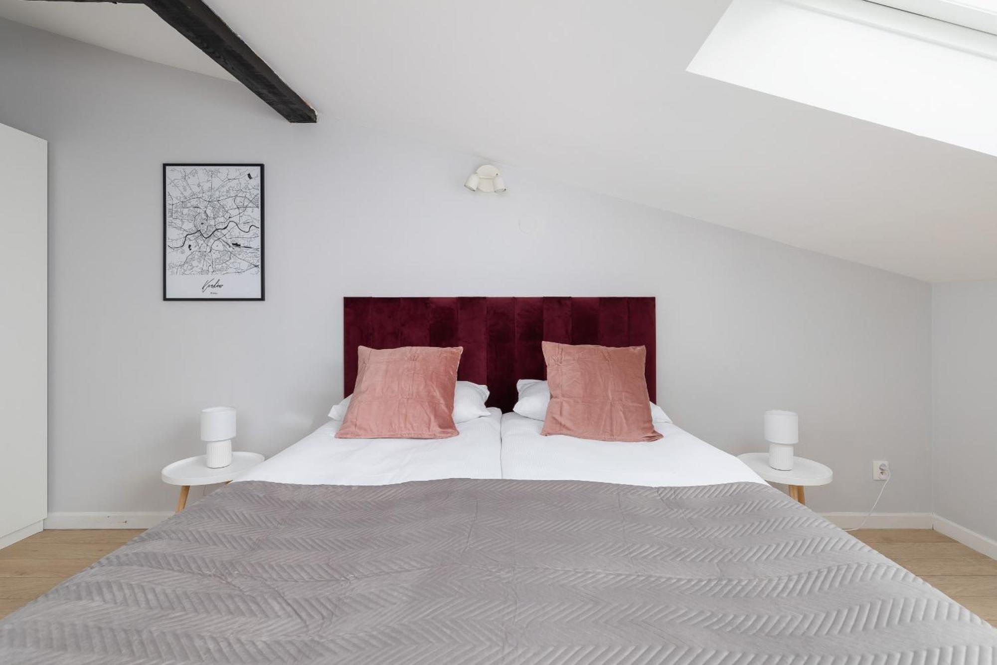 With 2 Bedrooms And Desks In The Center Of Cracow By Renters Apartament *