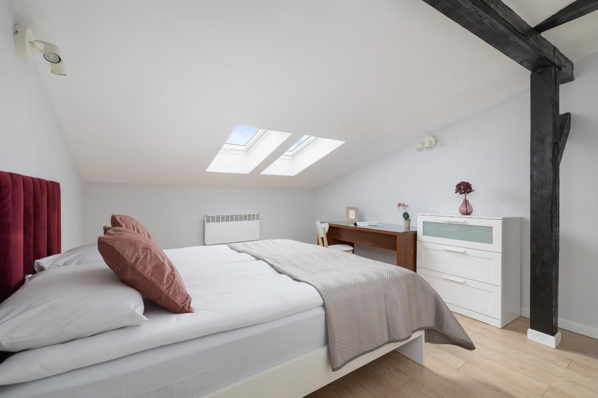 With 2 Bedrooms And Desks In The Center Of Cracow By Renters *