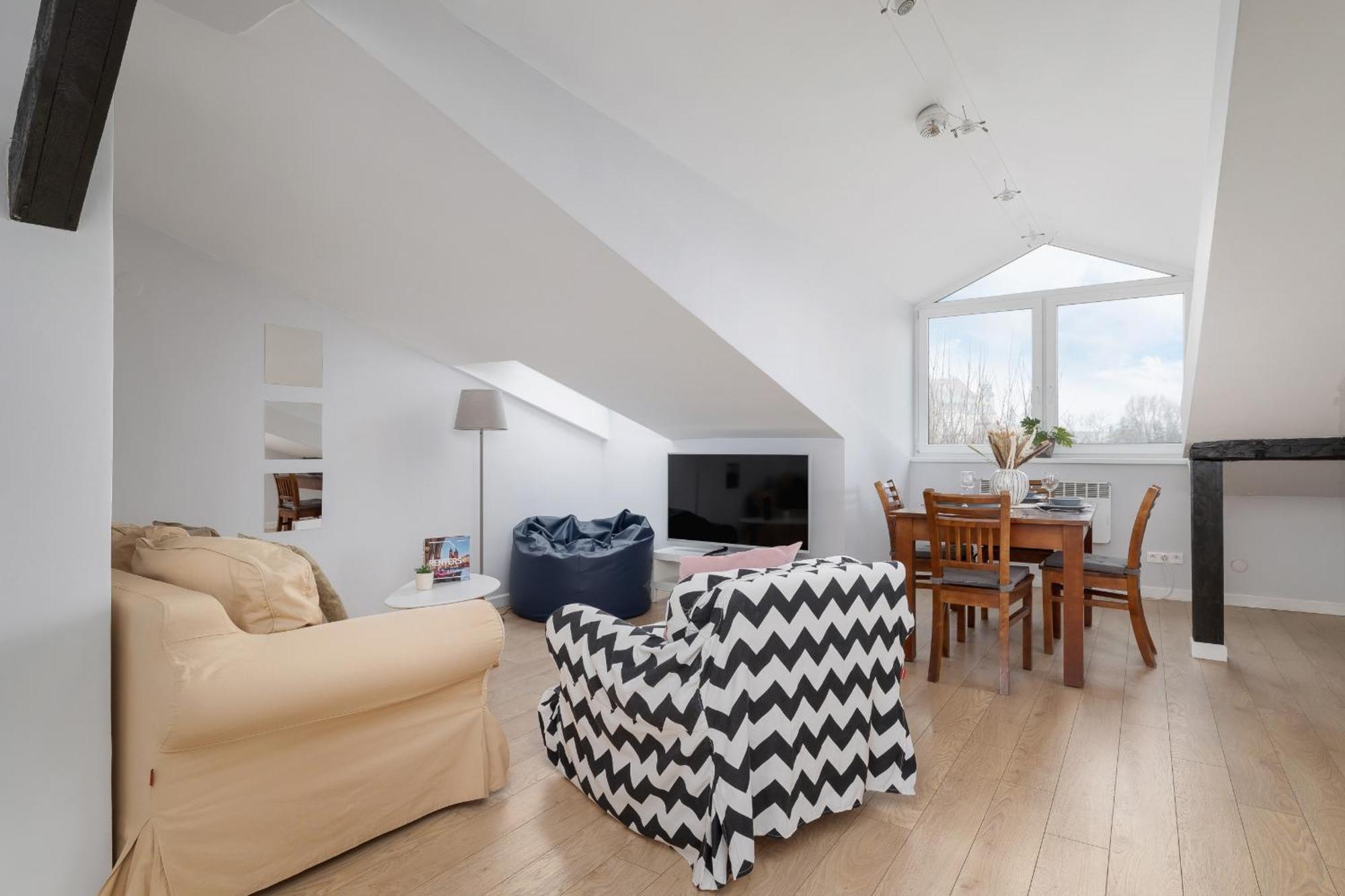 With 2 Bedrooms And Desks In The Center Of Cracow By Renters *