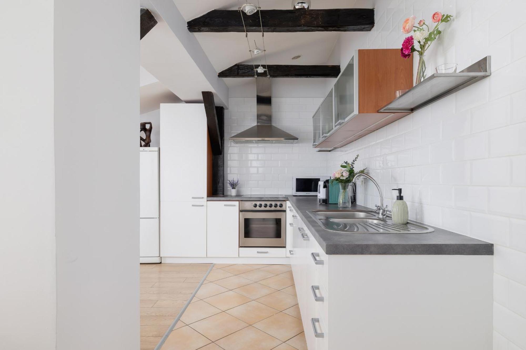 Apartament With 2 Bedrooms And Desks In The Center Of Cracow By Renters