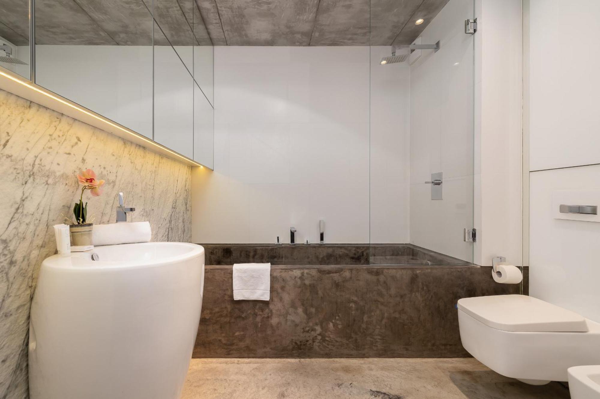Modern And Elegant With Bathtub In Cracow Center By Renters *