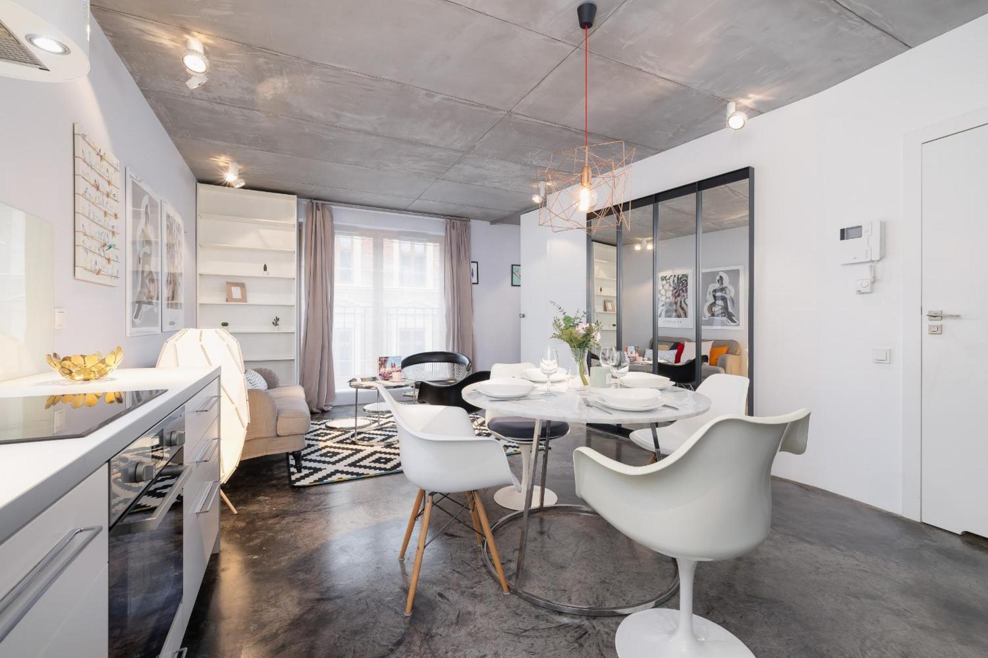 Apartment Modern And Elegant With Bathtub In Cracow Center By Renters Krakow