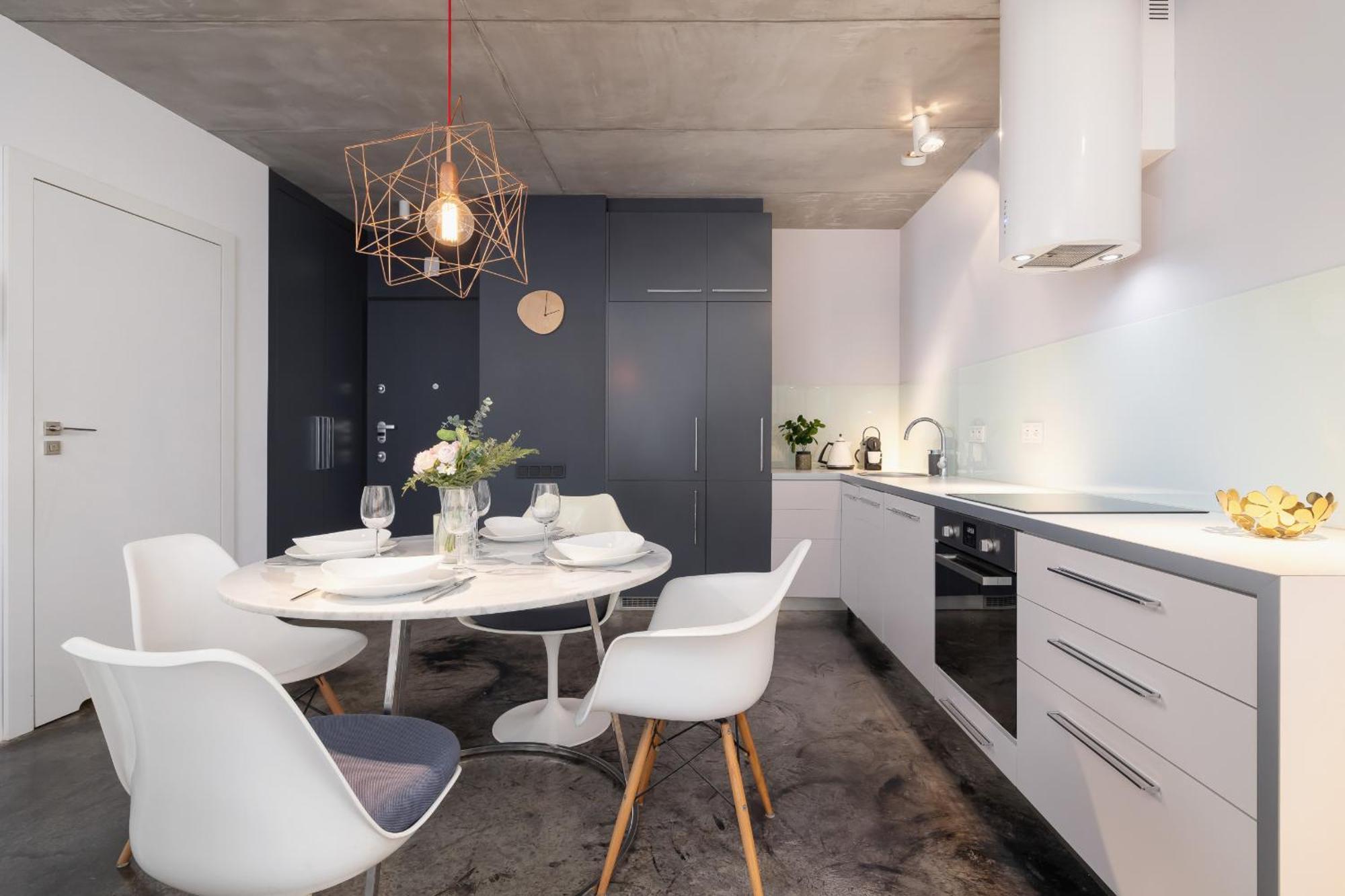 Modern And Elegant With Bathtub In Cracow Center By Renters Apartment *
