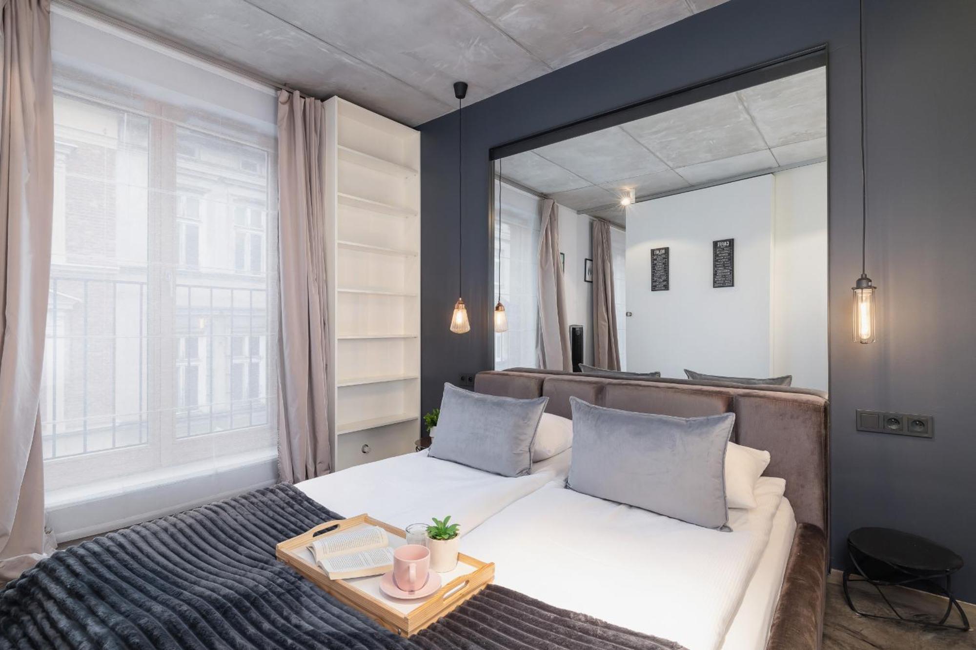 Modern And Elegant With Bathtub In Cracow Center By Renters Krakow