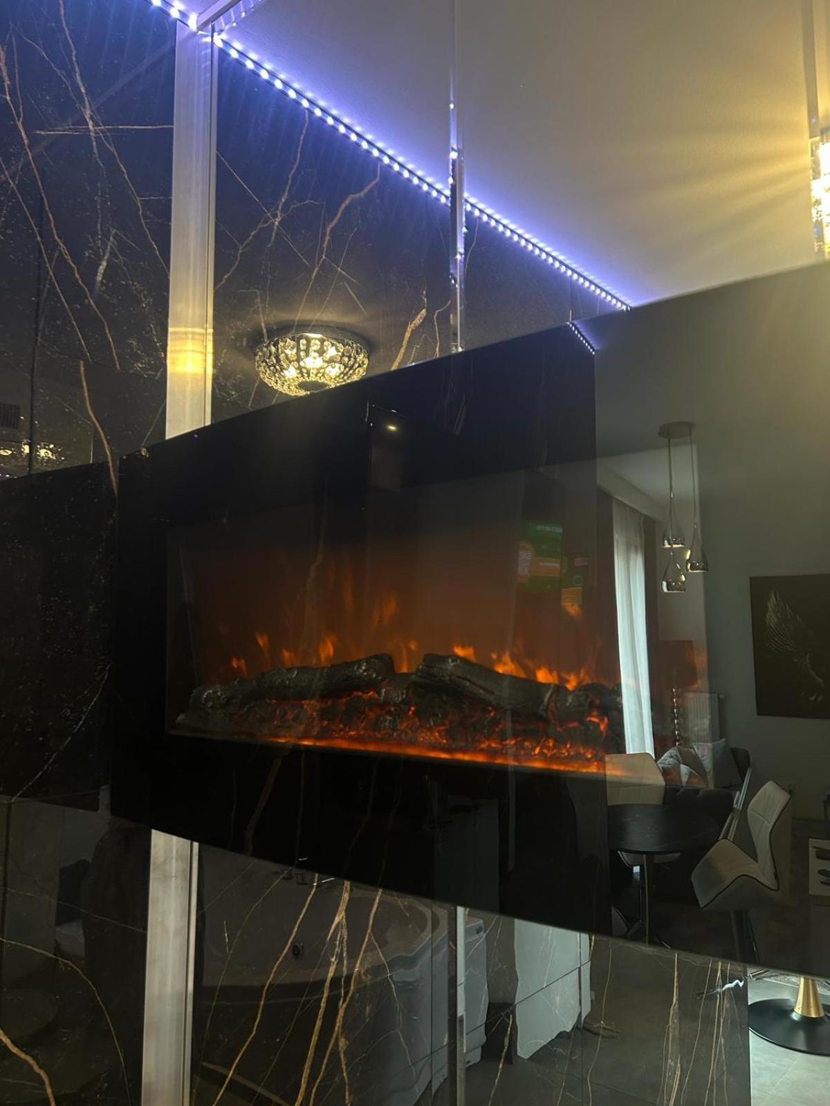 Jacuzzi Glass-house Station