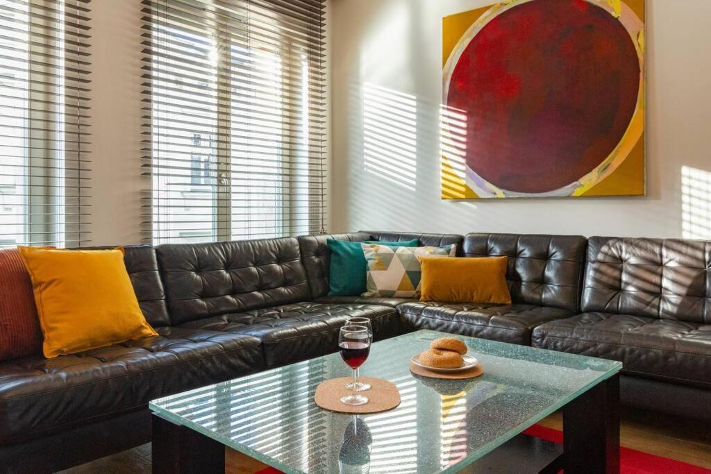 Haven, 2-bedroom W/underground Parking! * Krakow