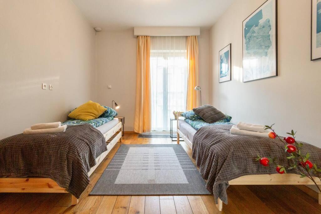 Apartment Haven, 2-bedroom W/underground Parking! *
