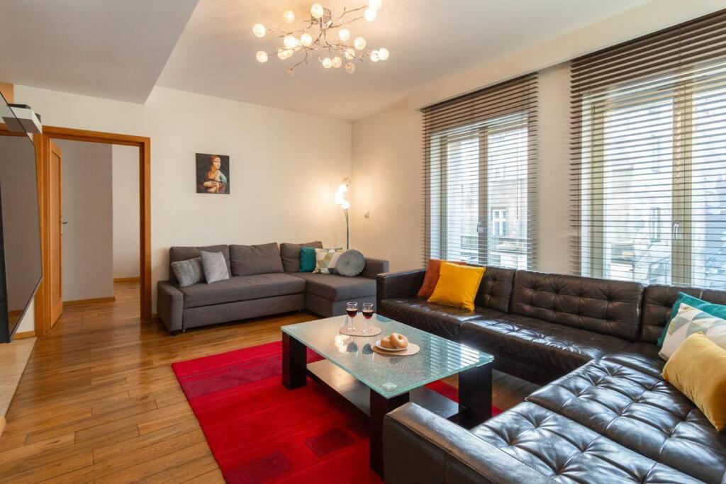Apartment Haven, 2-bedroom W/underground Parking! Krakow