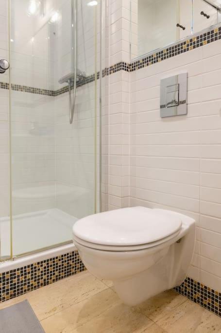 Haven, 2-bedroom W/underground Parking! * Krakow