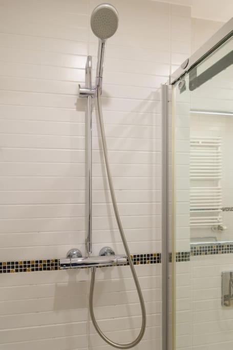 Apartment Haven, 2-bedroom W/underground Parking! *