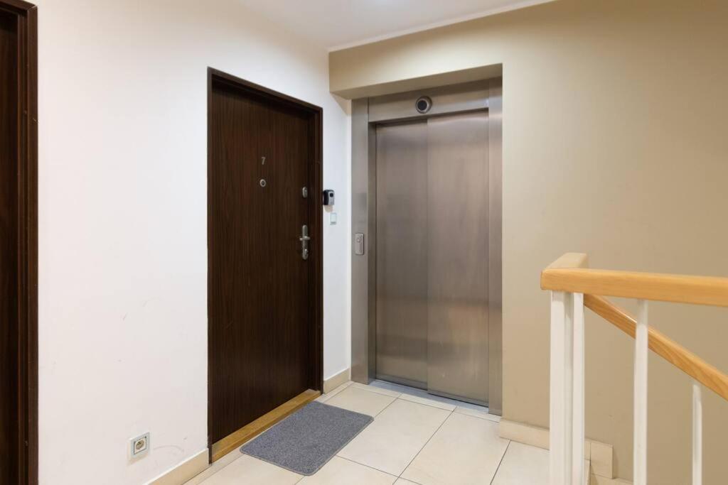 Haven, 2-bedroom W/underground Parking! Apartment Krakow