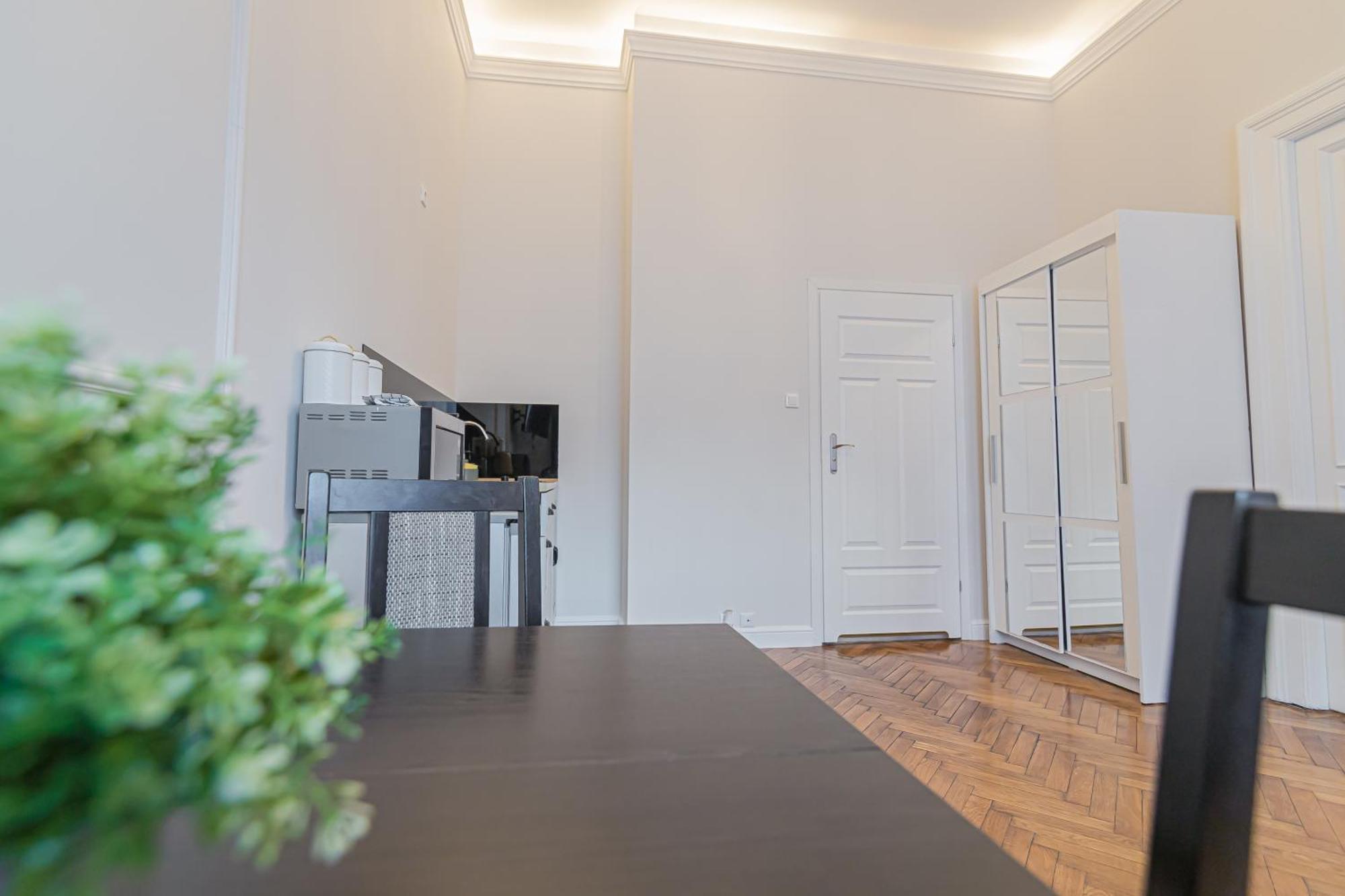 Royal Apartment *