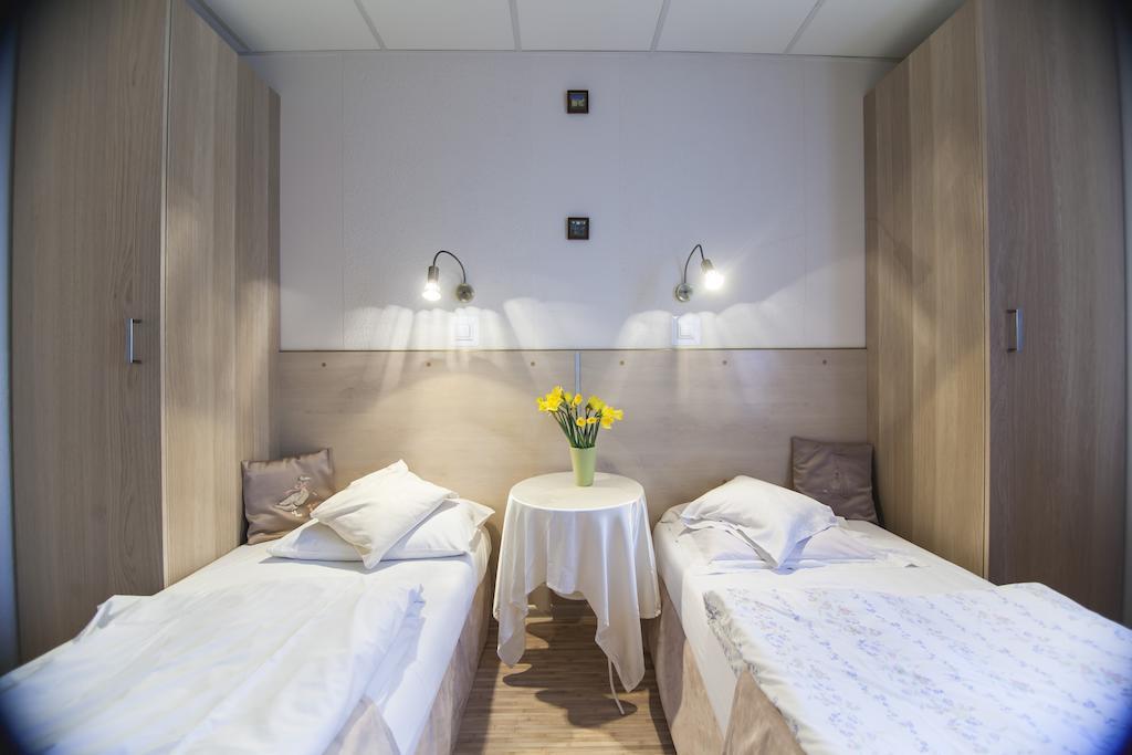 Hostel Akacja Goscinne *