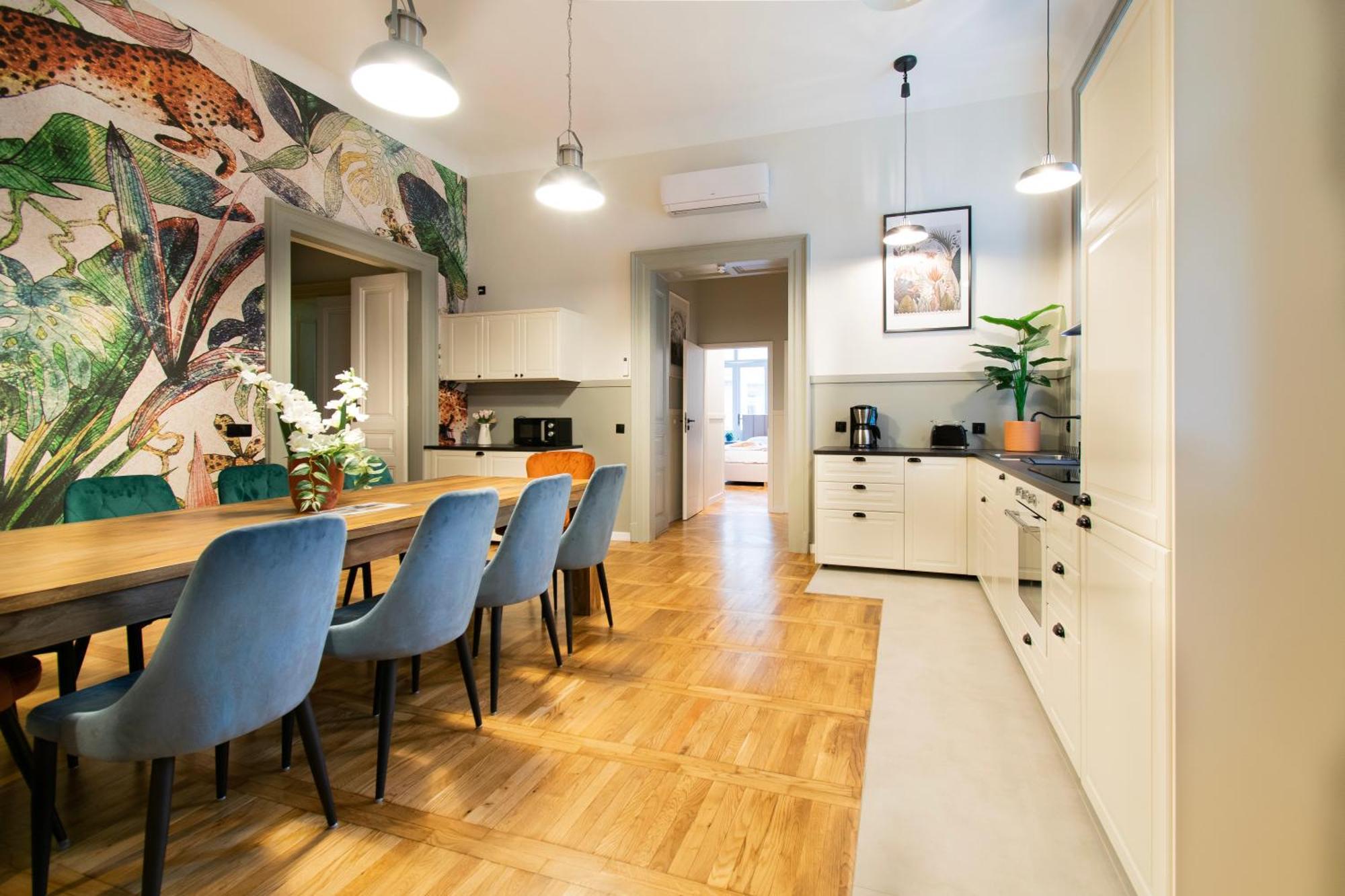 Modern Pilsudskiego Street Apartment Krakow