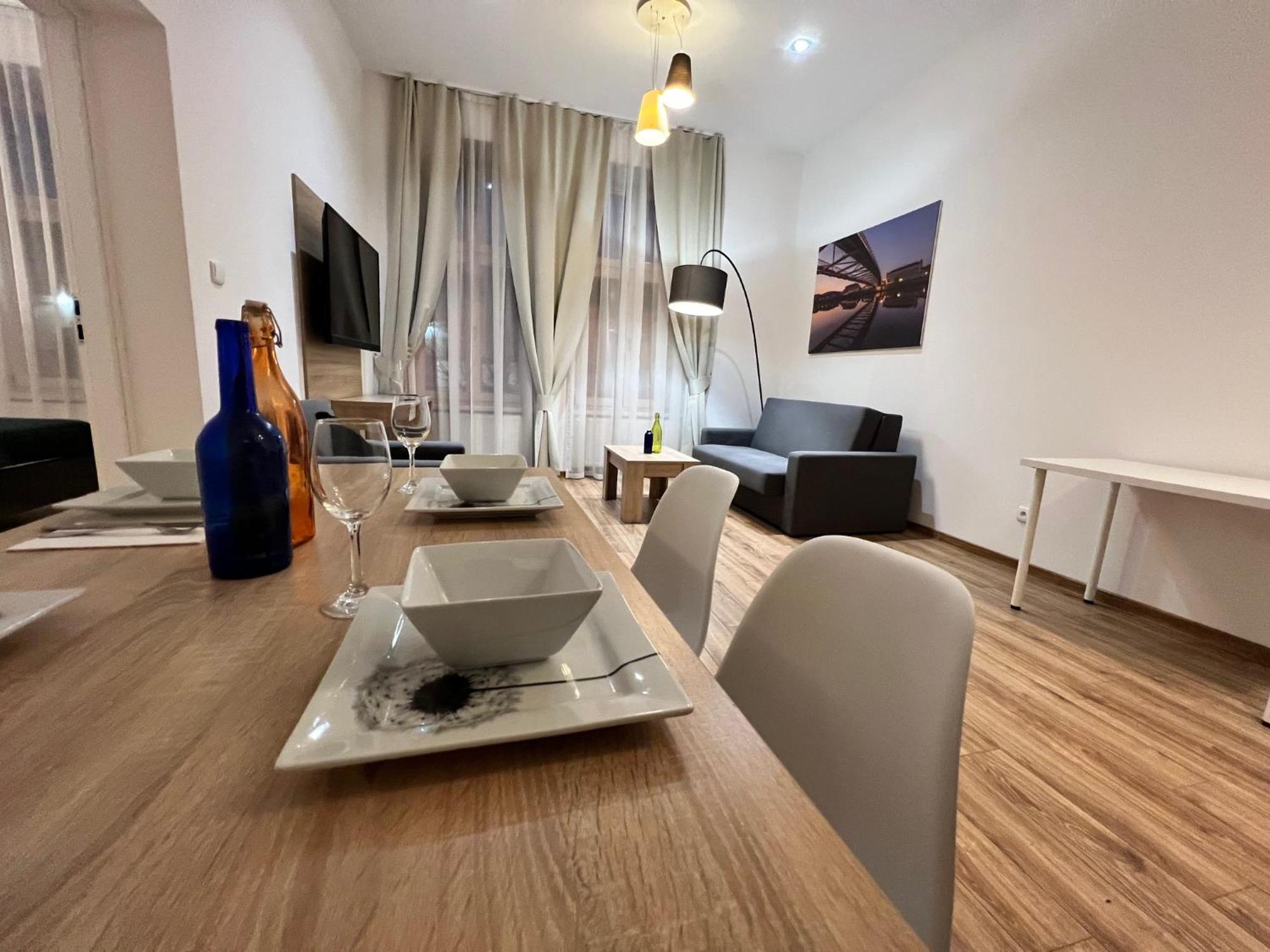 P&j Lubicz Apartment