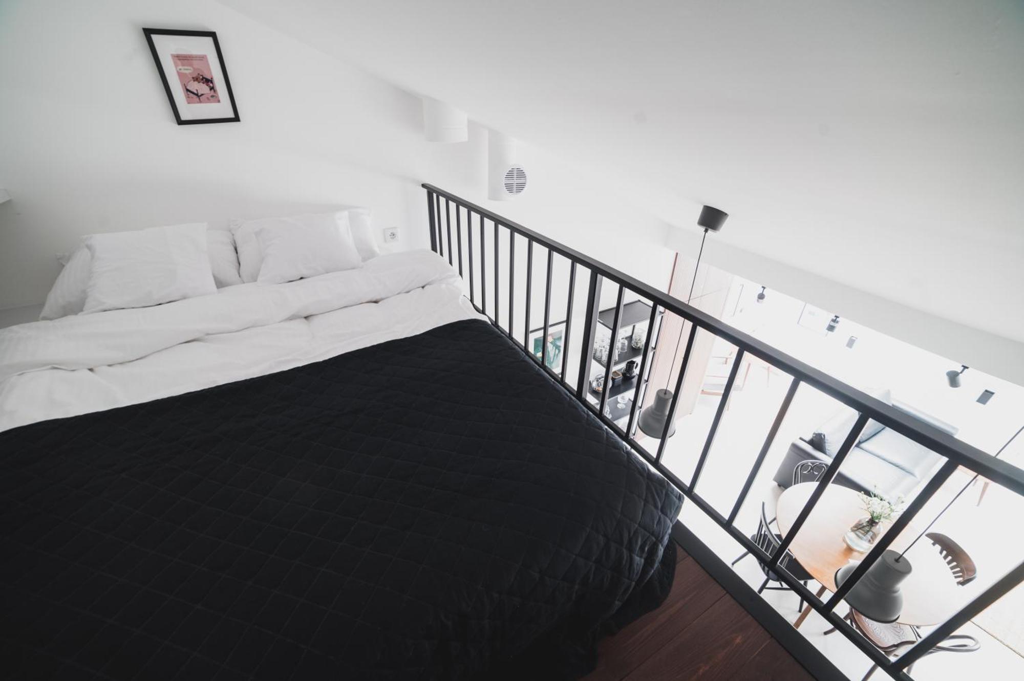 Vitrum Apartment *