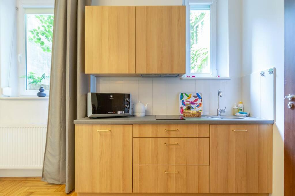 C W/balcony Apartment
