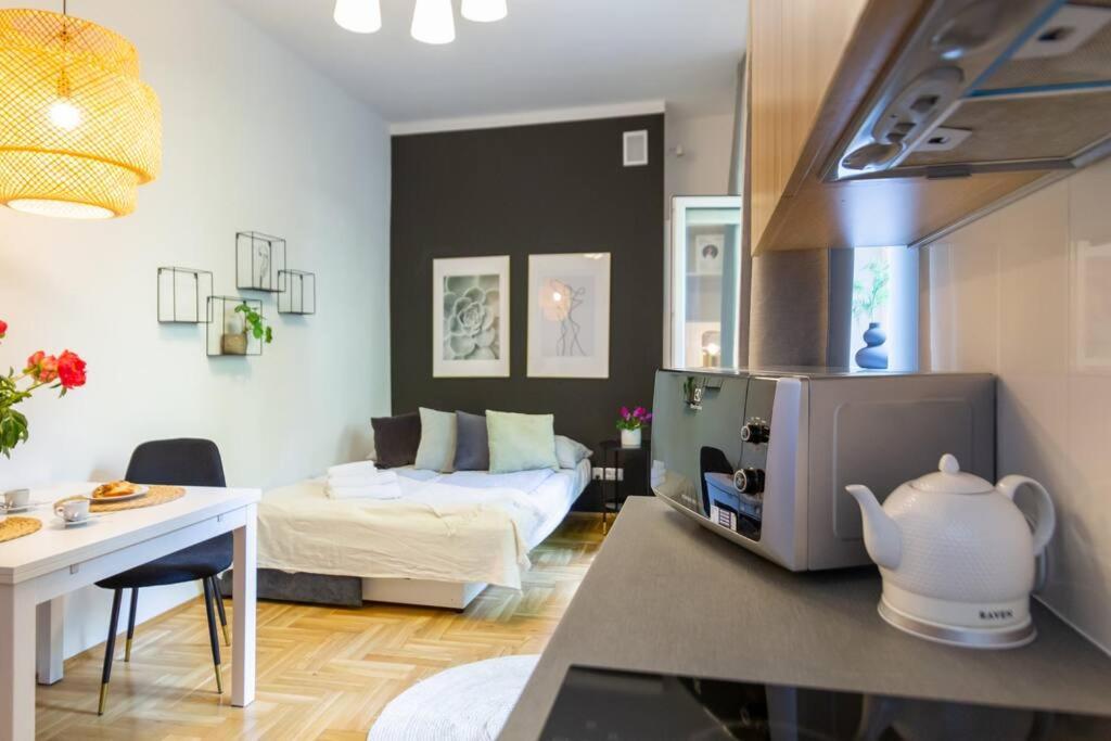 Apartment C W/balcony