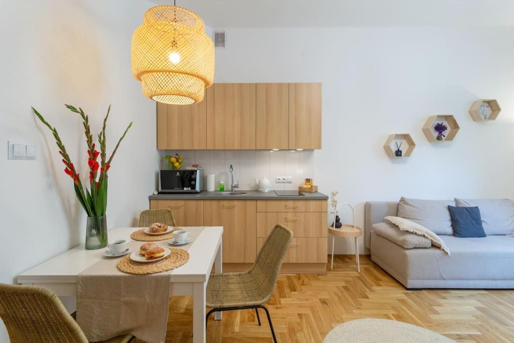June B Apartament *