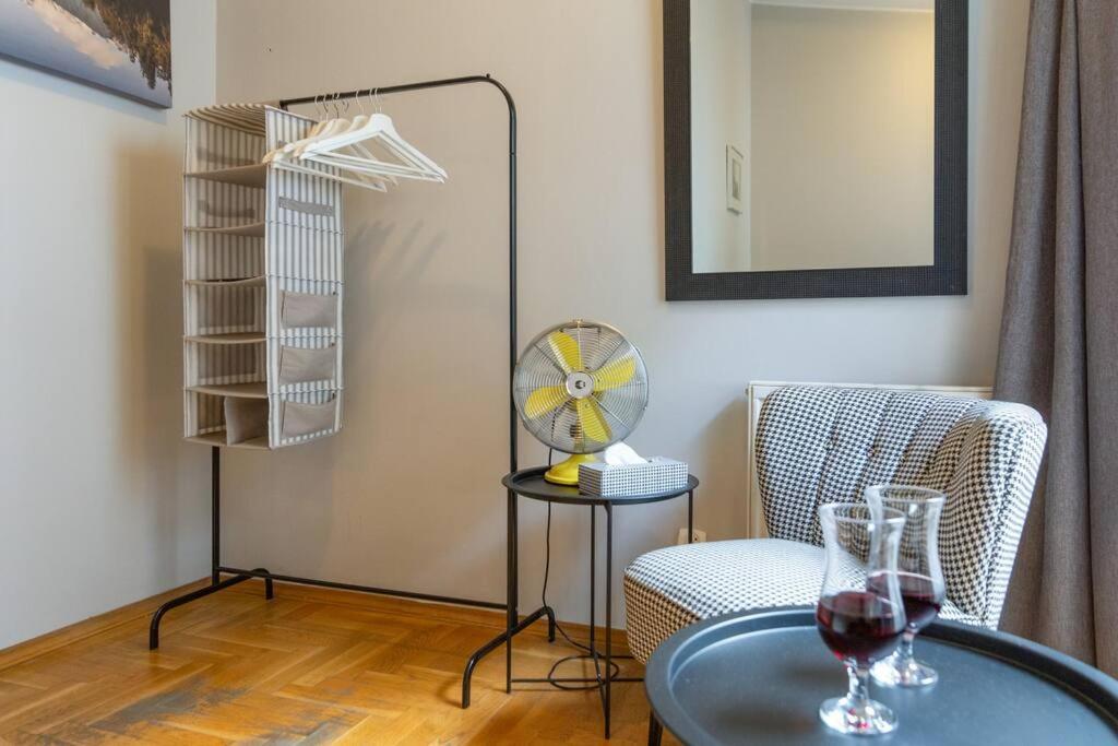Domus Krakowski 3-bedroom Apt.